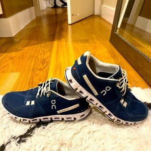 Navy On Cloud Running shoes